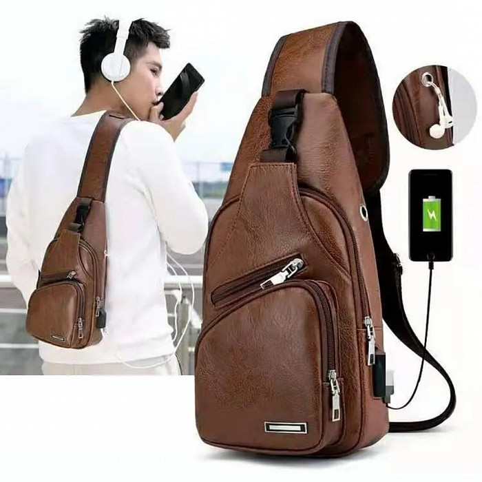 Sac de poitrine en simili cuir pour hommes avec chargement USB 9,000 CFA au lieu de 12000f